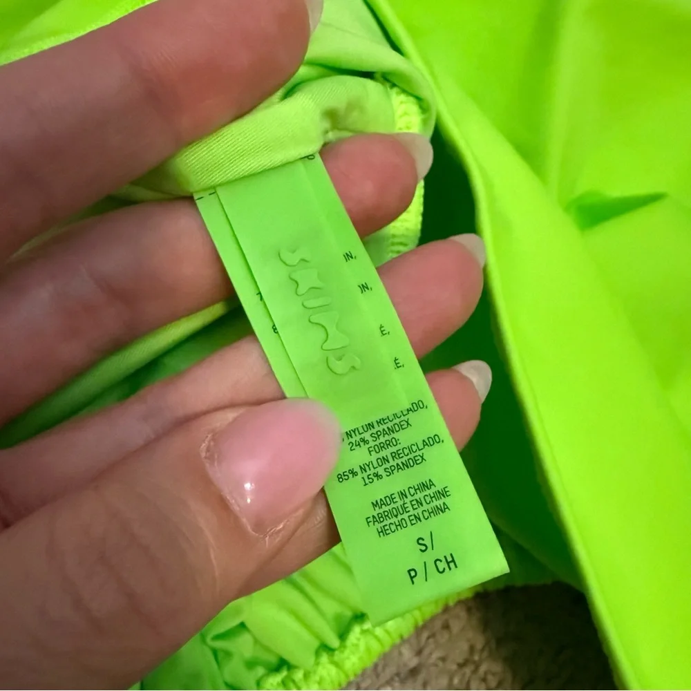 Skims Swim Ruched T-Shirt Crop Top Neon Green S - Picture 8 of 8